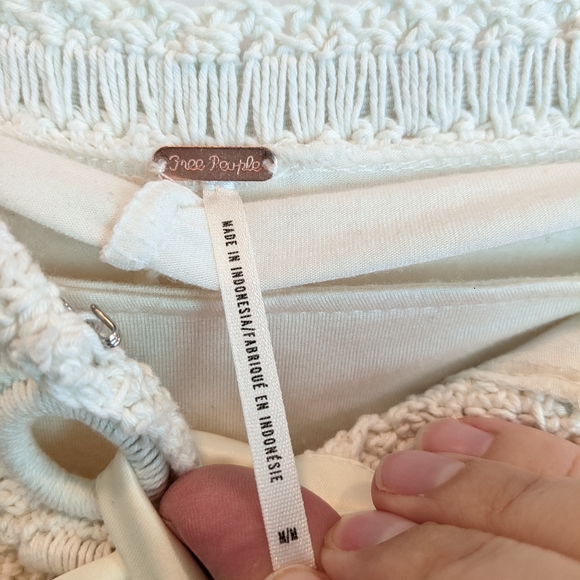 Free People Crochet white pants size M in EUC - Picture 10 of 13